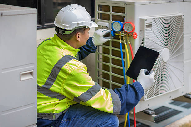 Professional Hvac technician working in Victoria, MS